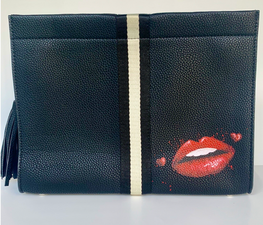 Kiss Clutch